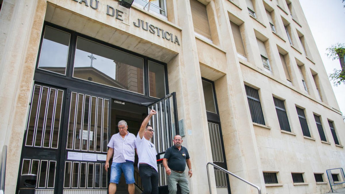 El juicio a los acusados de amenazar de muerte a uno de Vox, visto para sentencia