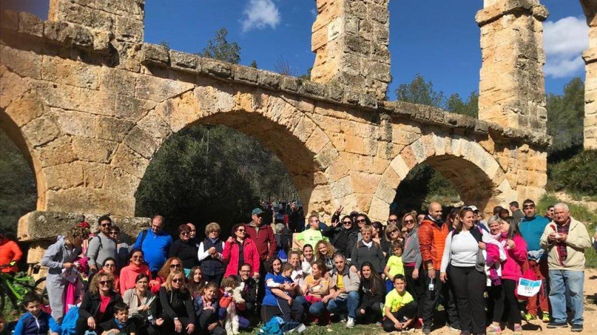 150 persones celebren la I Caminada Solidària per l'Autisme