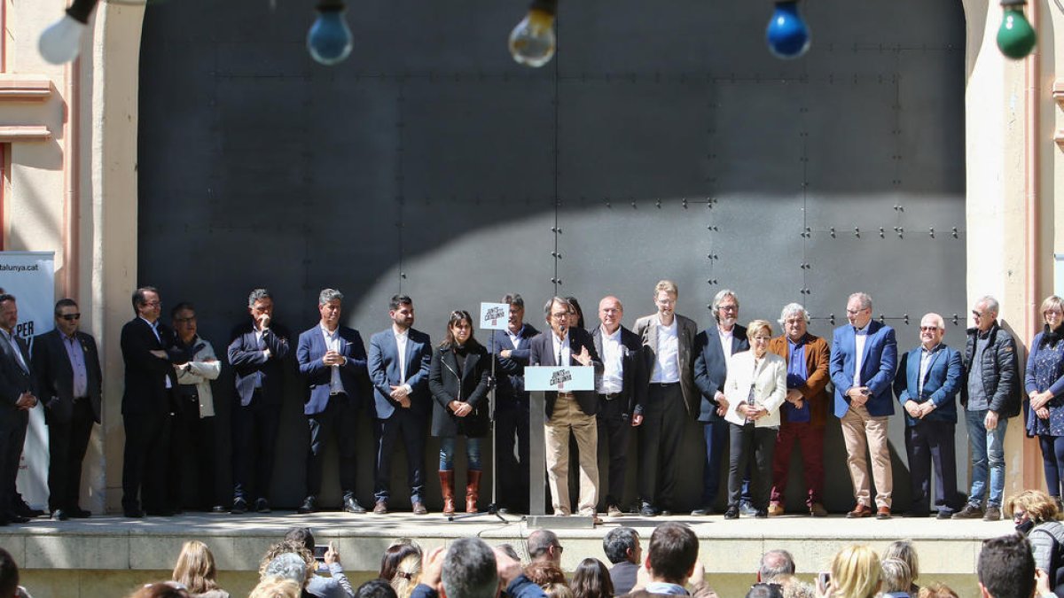 Artur Mas y algunos de los alcaldables del Baix Camp durante su presentación este domingo.