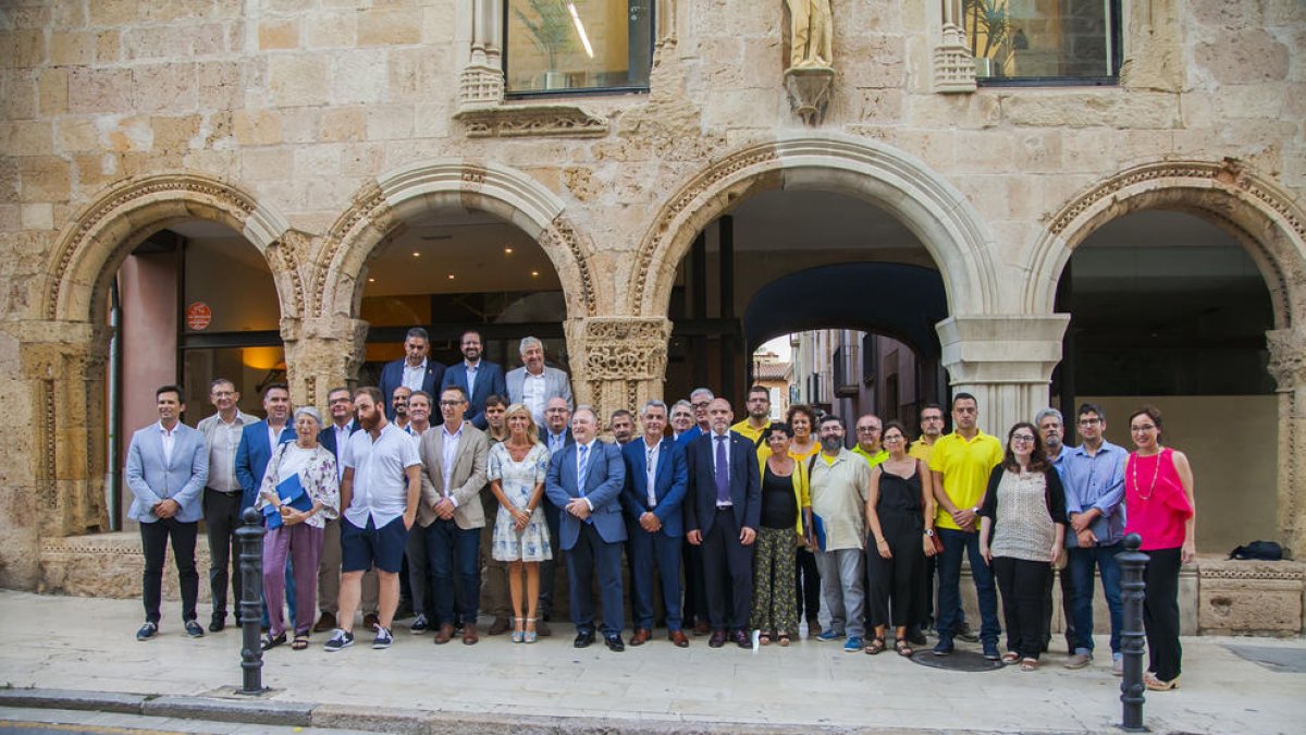 El pacto de Juntos, el PSC y ECG mantiene las retribuciones del Consejo Comarcal