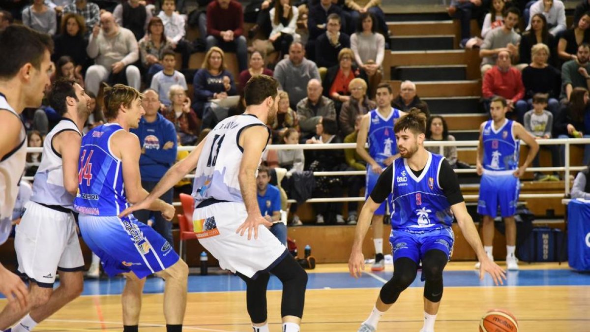 El CBT sufre la primera derrota en el Serrallo contra el CB Cornellà