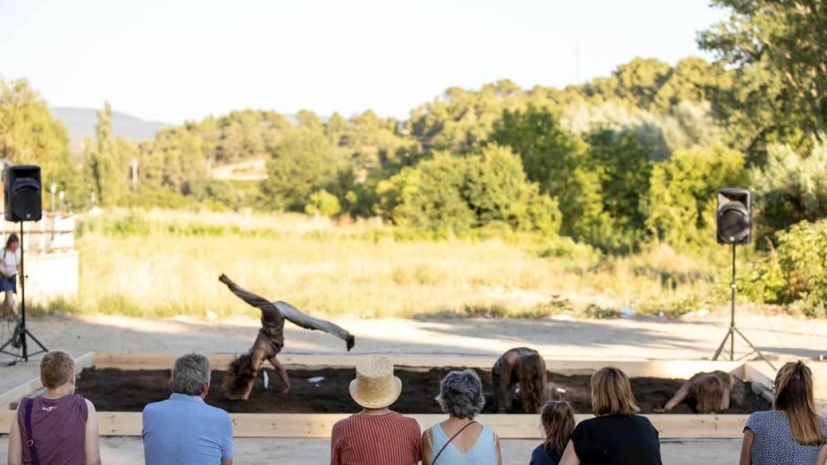 espectacles, 'Al camp', festival Danseu, residències