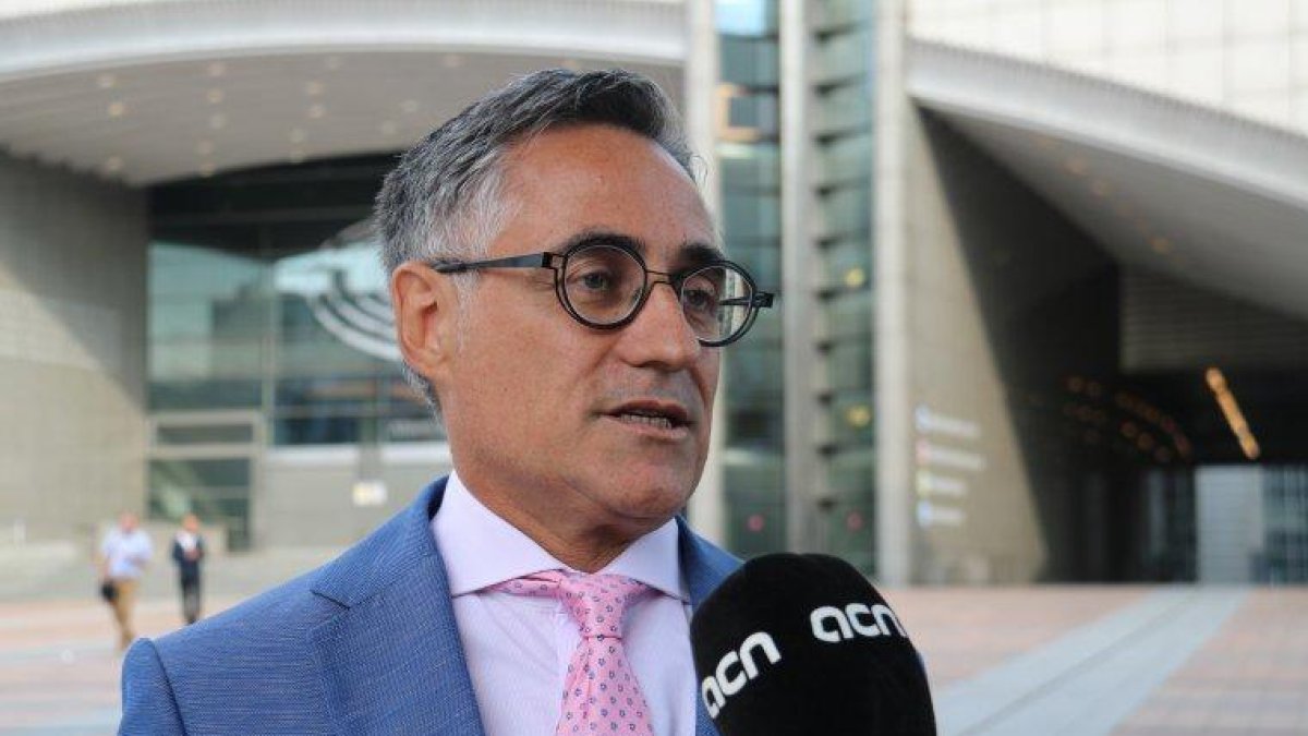La Eurocámara pone de excusa las elecciones del 28-A para vetar una exposición sobre el catalán