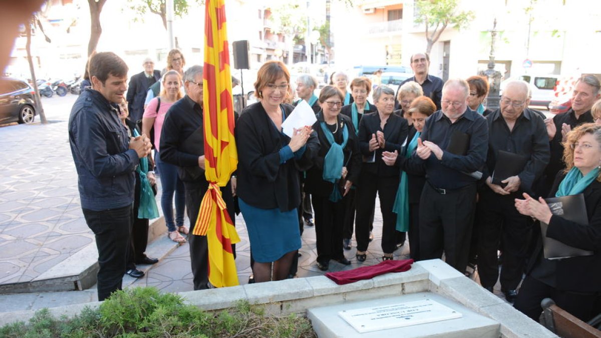 El Ayuntamiento de Tarragona dedica una placa a la trayectoria del Cor l'Àncora