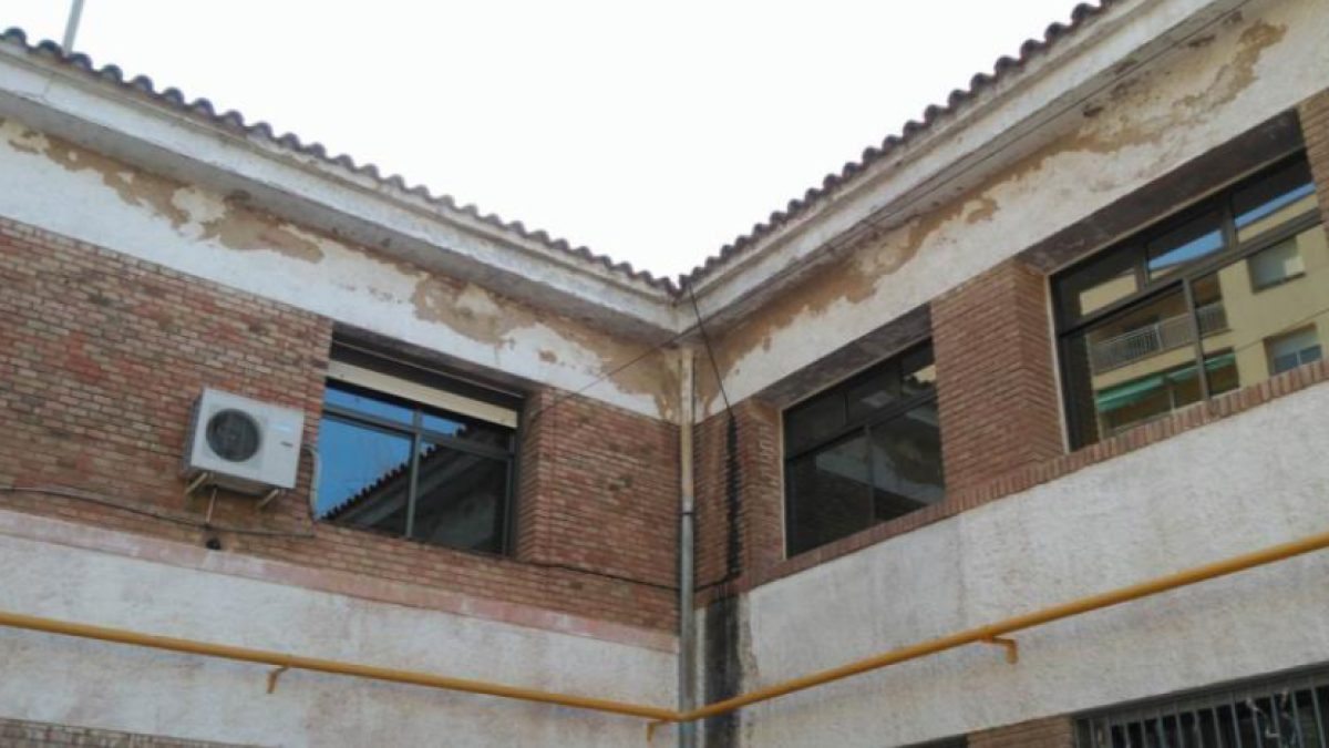 L'Ajuntament eliminarà baixants d'aigua d'amiant de l'Escola del Miracle