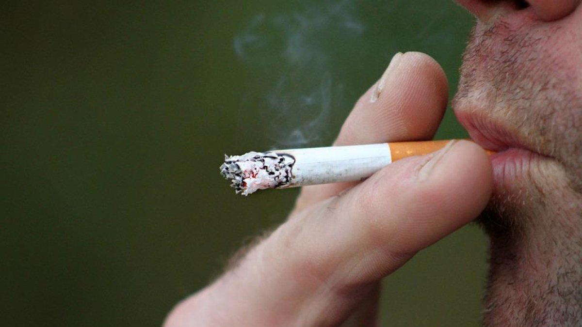 Sanidad propone endurecer las leyes sobre «drogas legales» como el alcohol o el tabaco