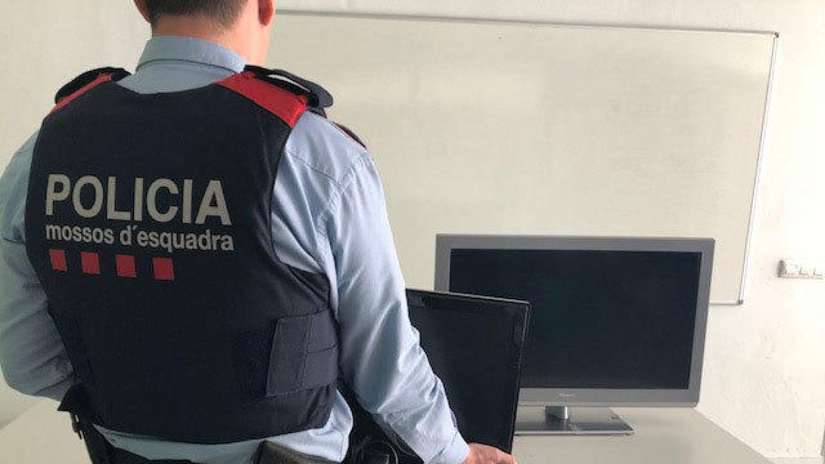 Detienen a dos hombres que acababan de robar diez televisores en un camping de Salou