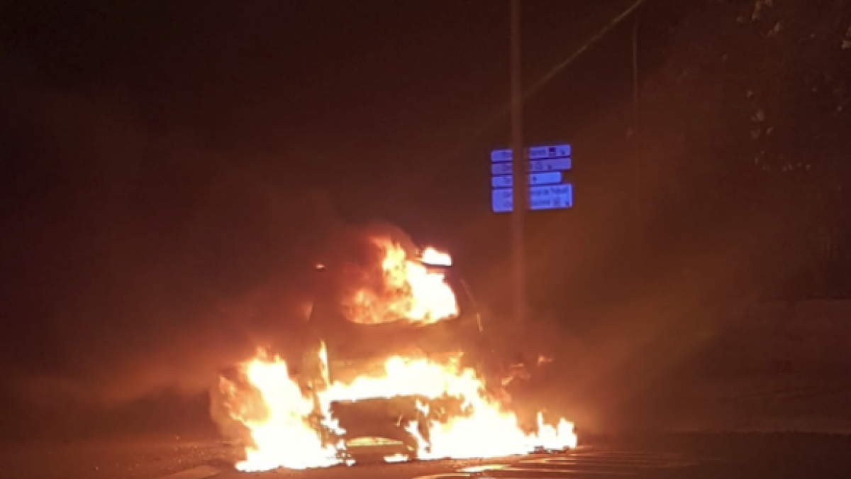 Quema totalmente un turismo en Torredembarra