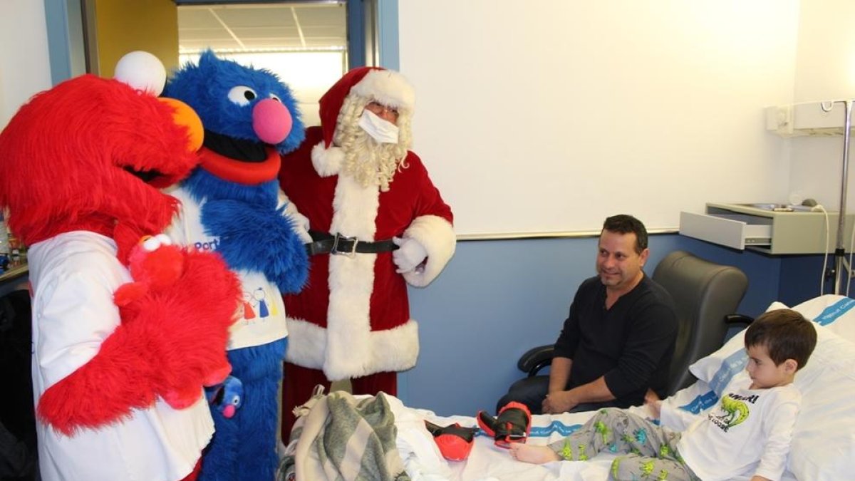 Coco, Elmo, Papa Noel, Hospital Joan XXIII