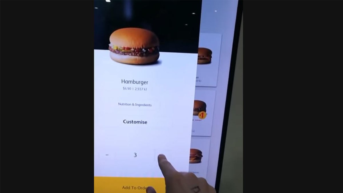 Descobreixen com 'hackejar' la màquina d'un McDonald's per a treure hamburgueses gratis