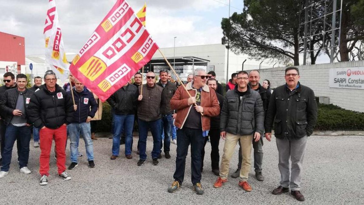 Protesta sindical en la incineradora de Sarpi en el polígono de Constantí