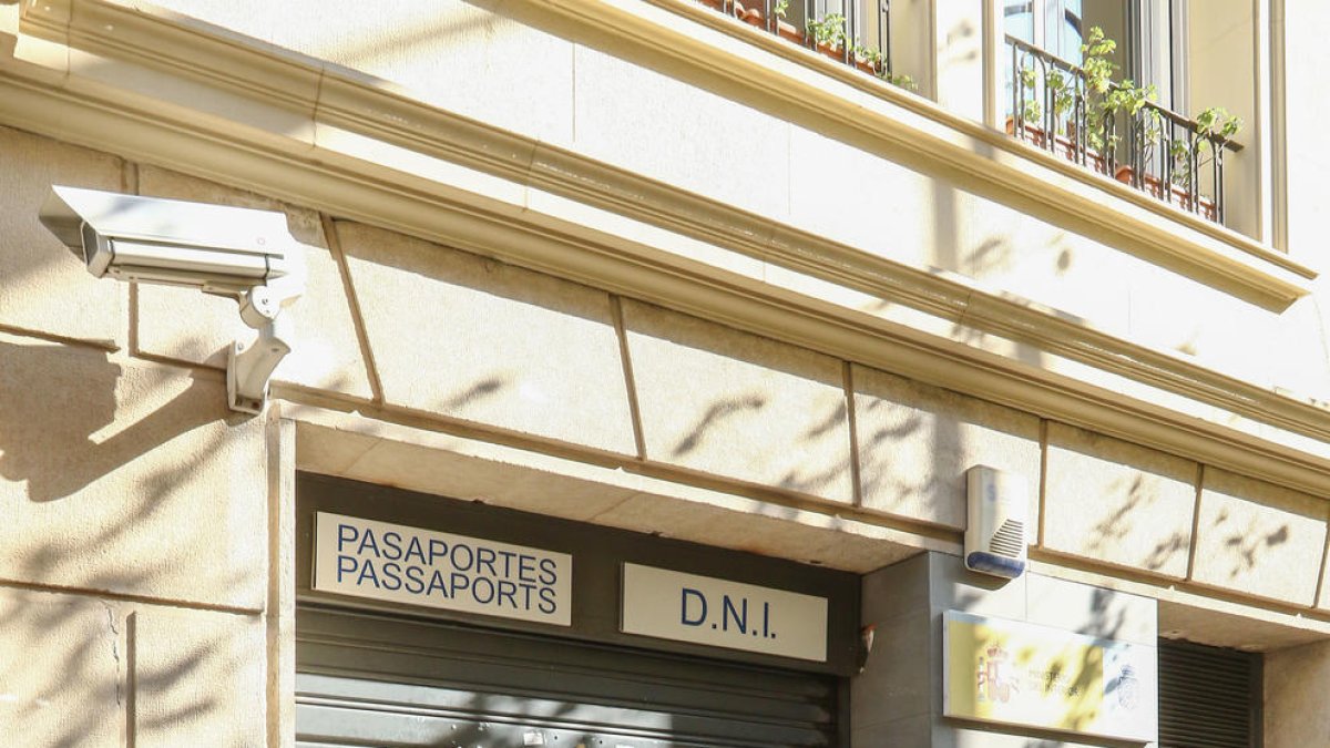 Lista de espera de 30 días para renovar el DNI en Reus, Tarragona y Tortosa