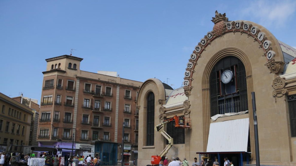 La mayoría de puestos del Mercat de Tarragona quieren cerrar los sábados por la tarde
