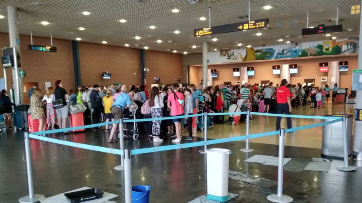 Aena, goteras, termina, Aeropuerto Reus
