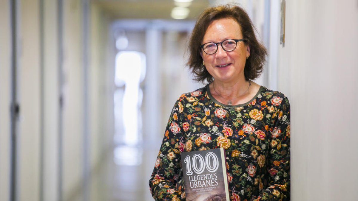 «Como las leyendas urbanas van circulando, todos somos un poco coautores»