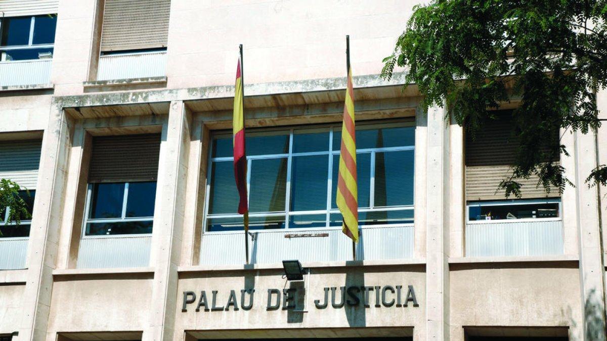 Una mujer denuncia la expareja por enviar imágenes sexuales íntimas