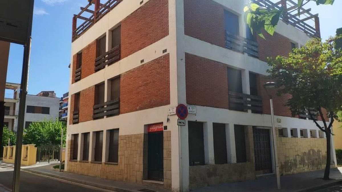 Aproven l'enderroc de l'antic Hostal Bona Estada de Salou