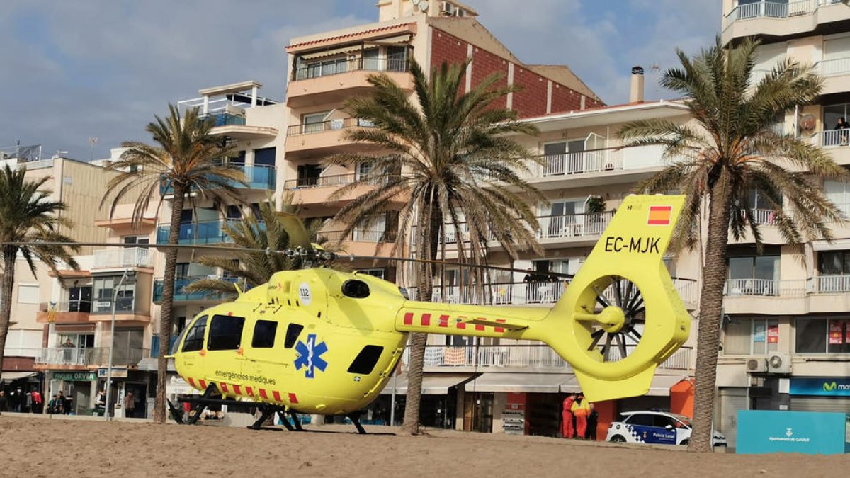 Evacuat amb helicòpter un home que ha patit una aturada cardiorespiratòria a Calafell