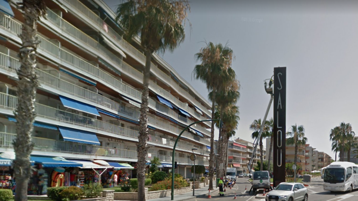 Un problema de filtraciones de agua tiene incomunicados a vecinos de Salou y Vilafortuny