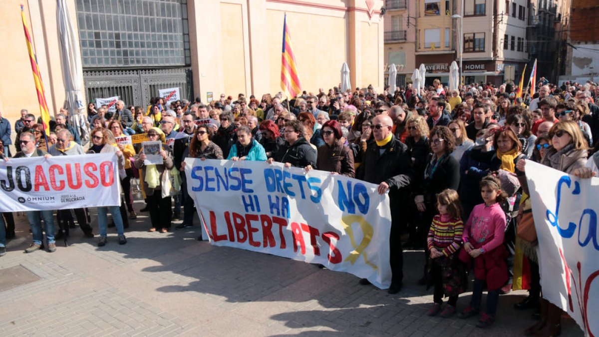 concentració, 21-F, Pau Ureña, autodeterminació, Tortosa, vaga general, plaça Barcelona, USTEC-STEs, Agustí Forcadell