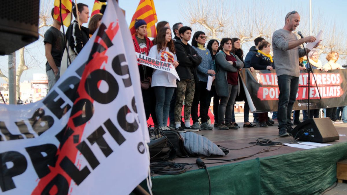 Agustí Forcadell, estudiantes, centros educativos, presos políticos, concentración, 21-F, plaza Barcelona, USTEC-STEs, autodeterminación