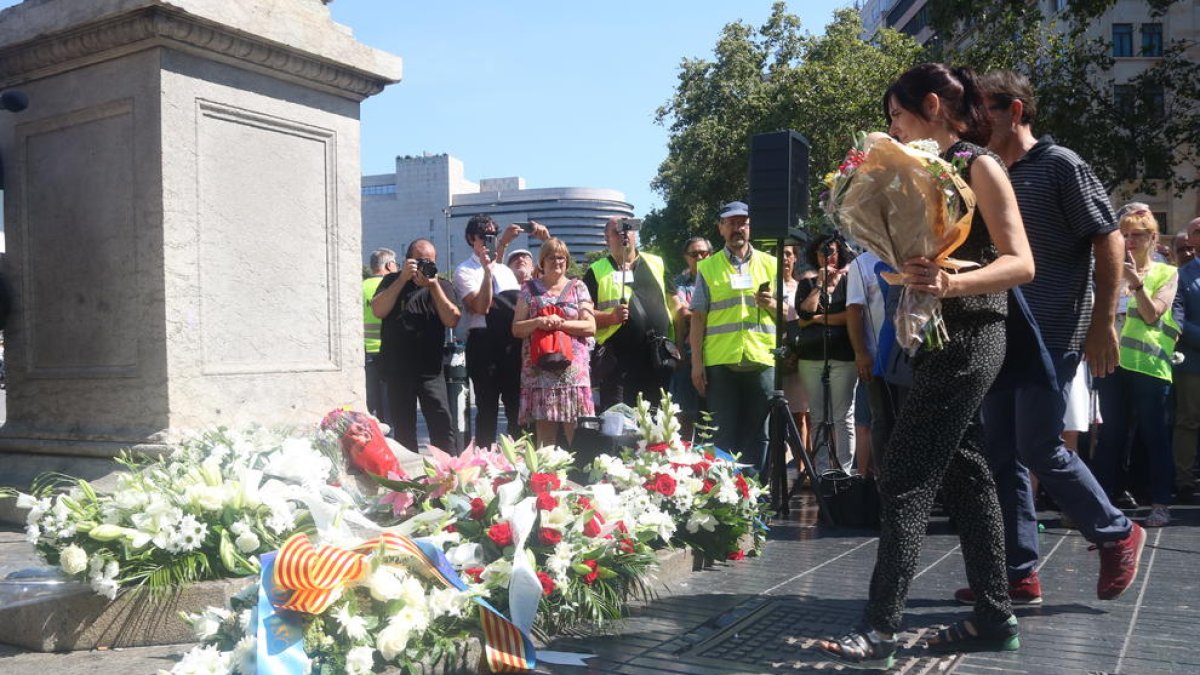 La asociación de víctimas del terrorismo acusa los poderes políticos de tenerlos en «el olvido» al acto alternativo del 17-A