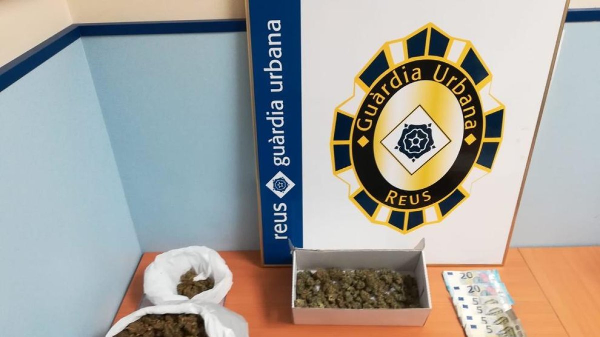 Detingut per vendre marihuana al mig del carrer a Reus
