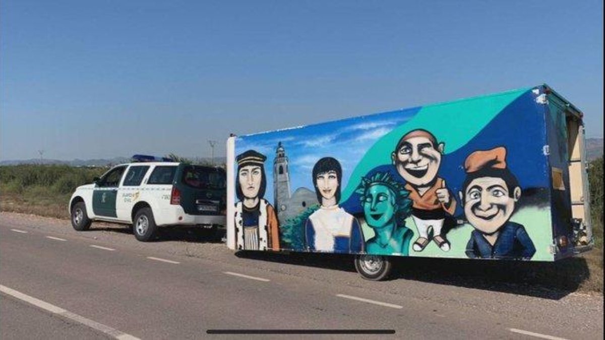 Encuentran en buen estado los gegants Salvador y Teresa del Vendrell en Castellón