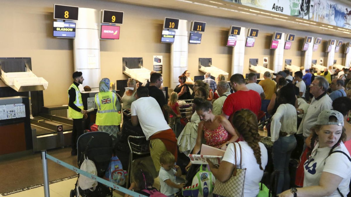 Turisme negocia per garantir l'estiu a l'Aeroport de Reus sense Thomas Cook