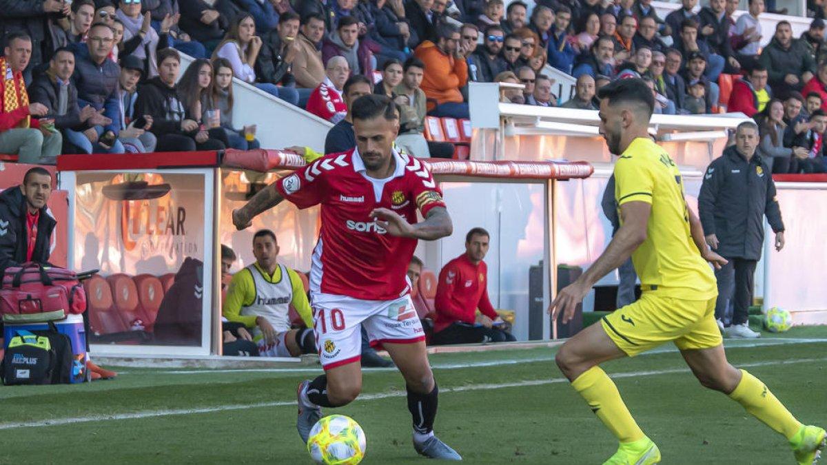 El Nàstic se centra en la contratación de dos mediocampistas