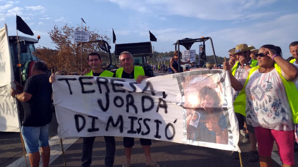 Teresa Jordà, Flix, pagesos, tall, ajuts directes, incendi de la Ribera d'Ebre, C-12, ramaders