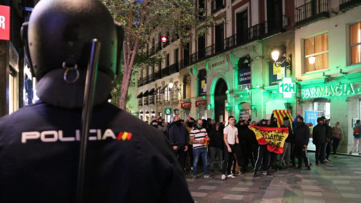 Centenars de persones protesten al centre de Madrid contra la sentència de l'1-O