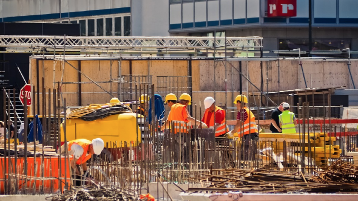 Liberto con cargos para|por los empresarios que cambiaron la ropa de un trabajador que murió en un accidente laboral