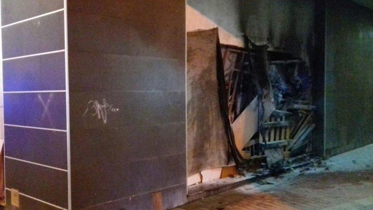 Cremen uns baixos a Torredembarra