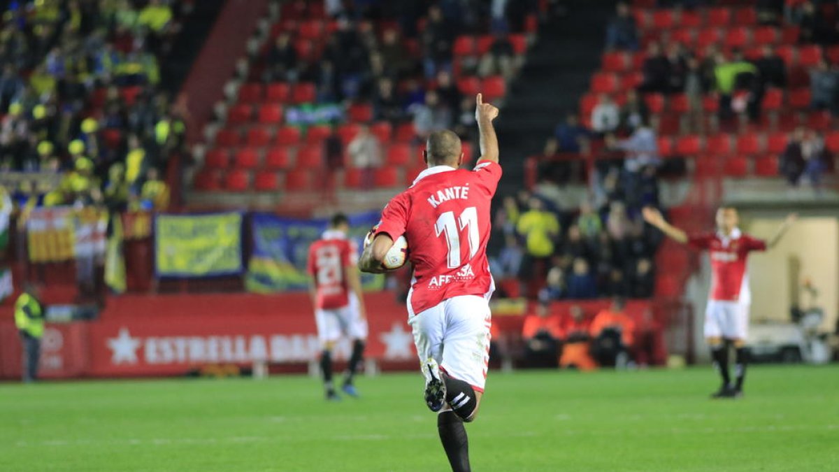 Kanté celebra un gol contra el Cádiz