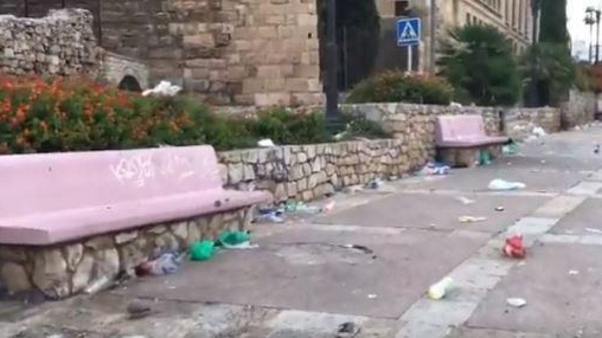 Imatge de les deixalles acumulades a la zona.