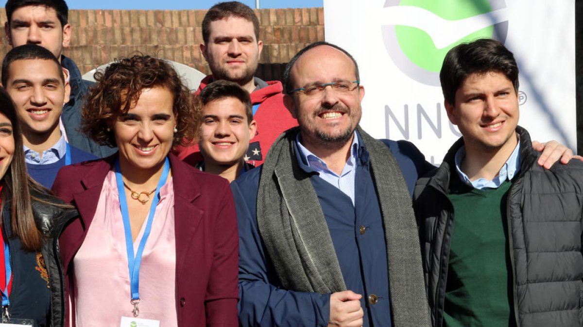 Fernández lamenta que el viatge d'Arrimadas a Waterloo «legitima a un pròfug de la justícia»