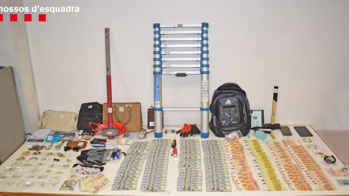 Desarticulada una banda especialitzada en robatoris a domicilis d'arreu de Catalunya