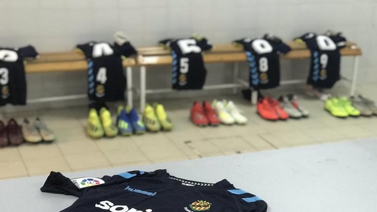 El Nàstic estrena l'equipació blau mediterrani