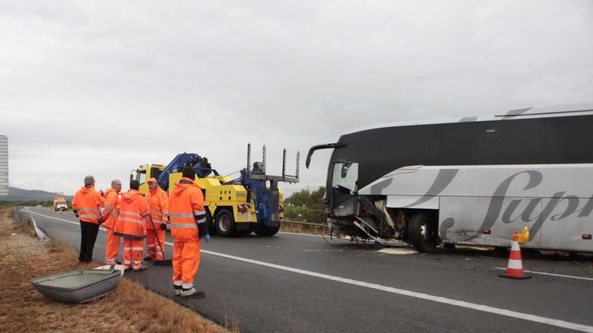 Imatge d'efectius treballant al lloc de l'accident.