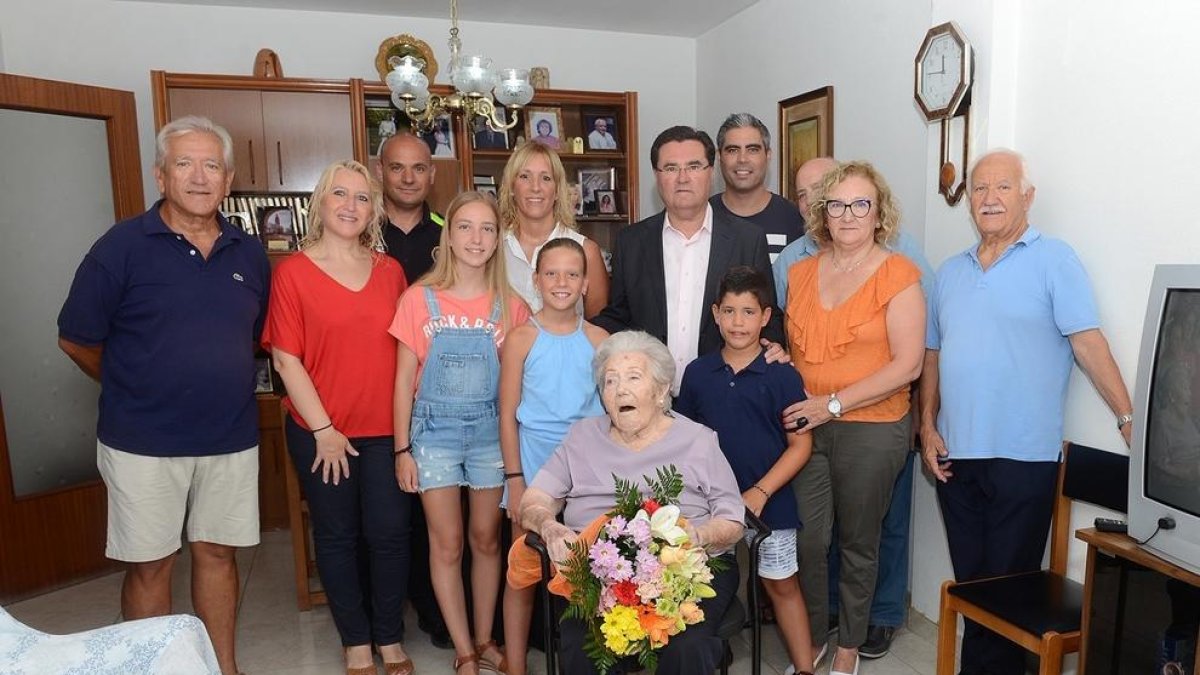 La Pobla de Mafumet felicita a Ana Esmeralda Durán por su 101º aniversario