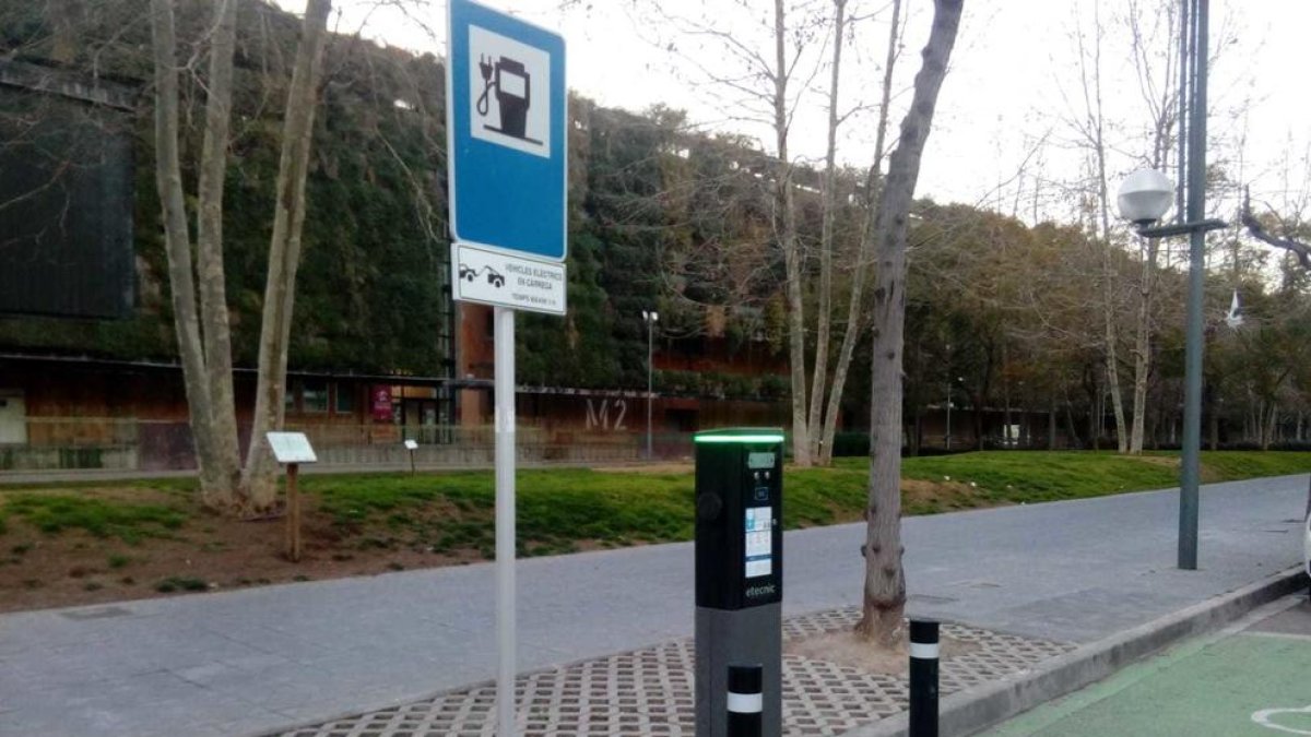 Tarragona, única al Camp amb punts de recàrrega d'elèctrics de pagament