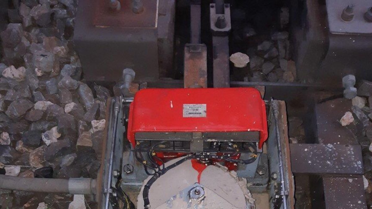 Sabotegen les vies del tren a l'Alt Camp amb ciment