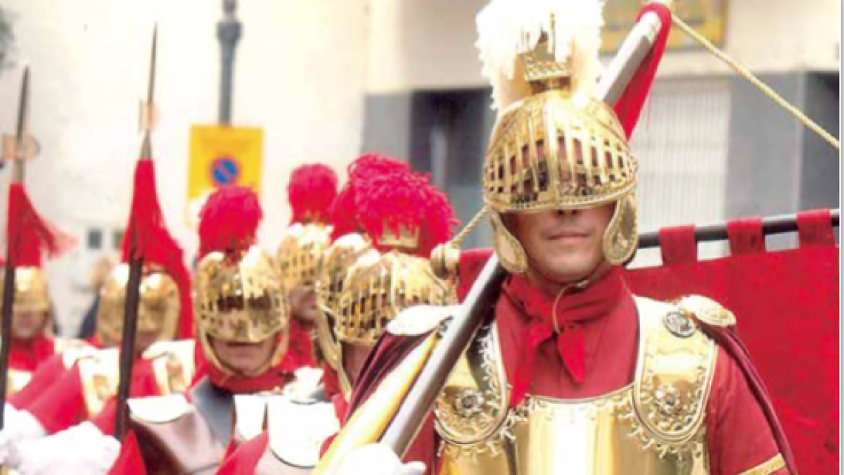 La procesión muestra la cara más tradicional de Cambrils