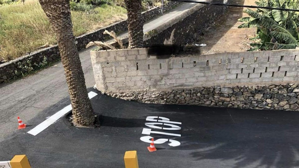 El senyal de Stop més sorprenent i viral, a un municipi de les Illes Canàries