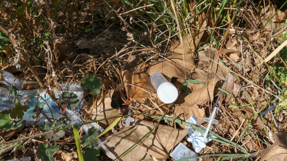 Quejas por la presencia de jeringas en un solar del polígono Tecnoparc