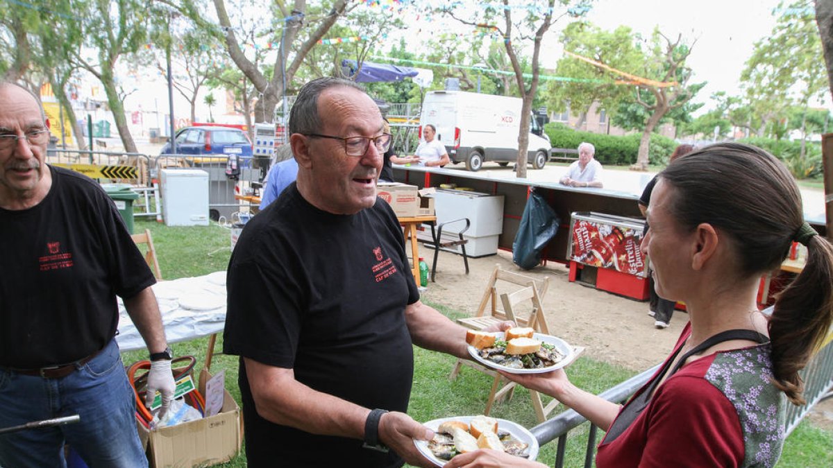 Las asociaciones de vecinos de Reus cobrarán la subvención municipal un mes antes