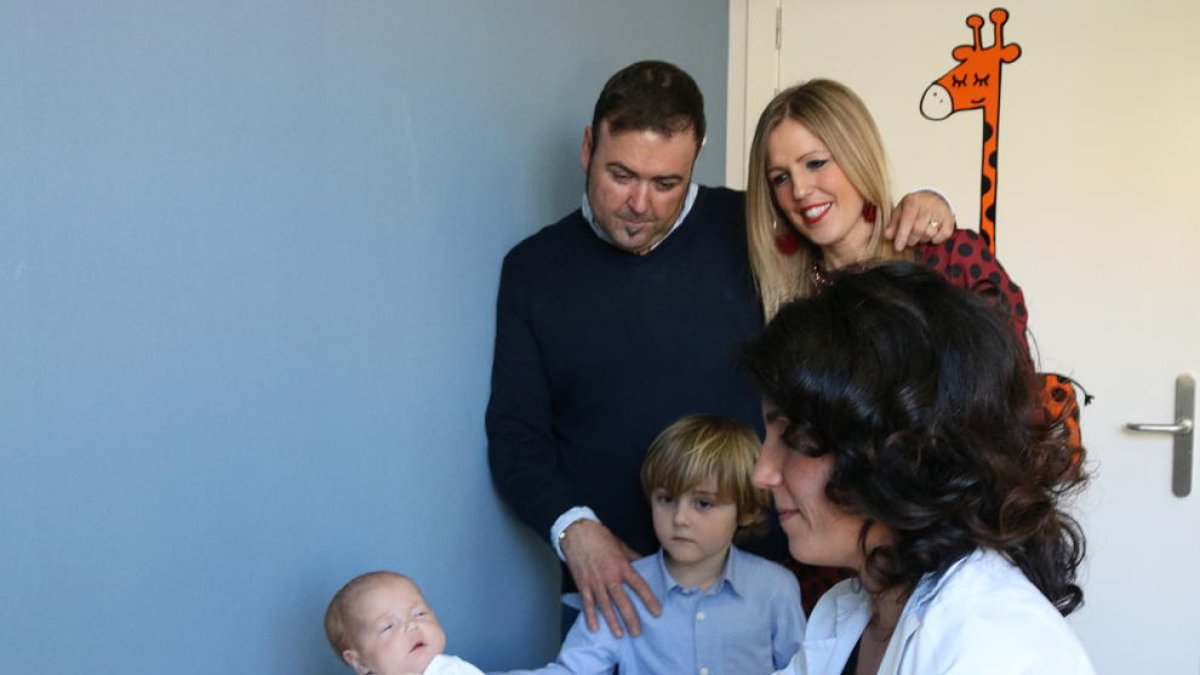 El Hospital Sant Joan de Déu opera del corazón a un bebé prematuro de 1,3 kilos