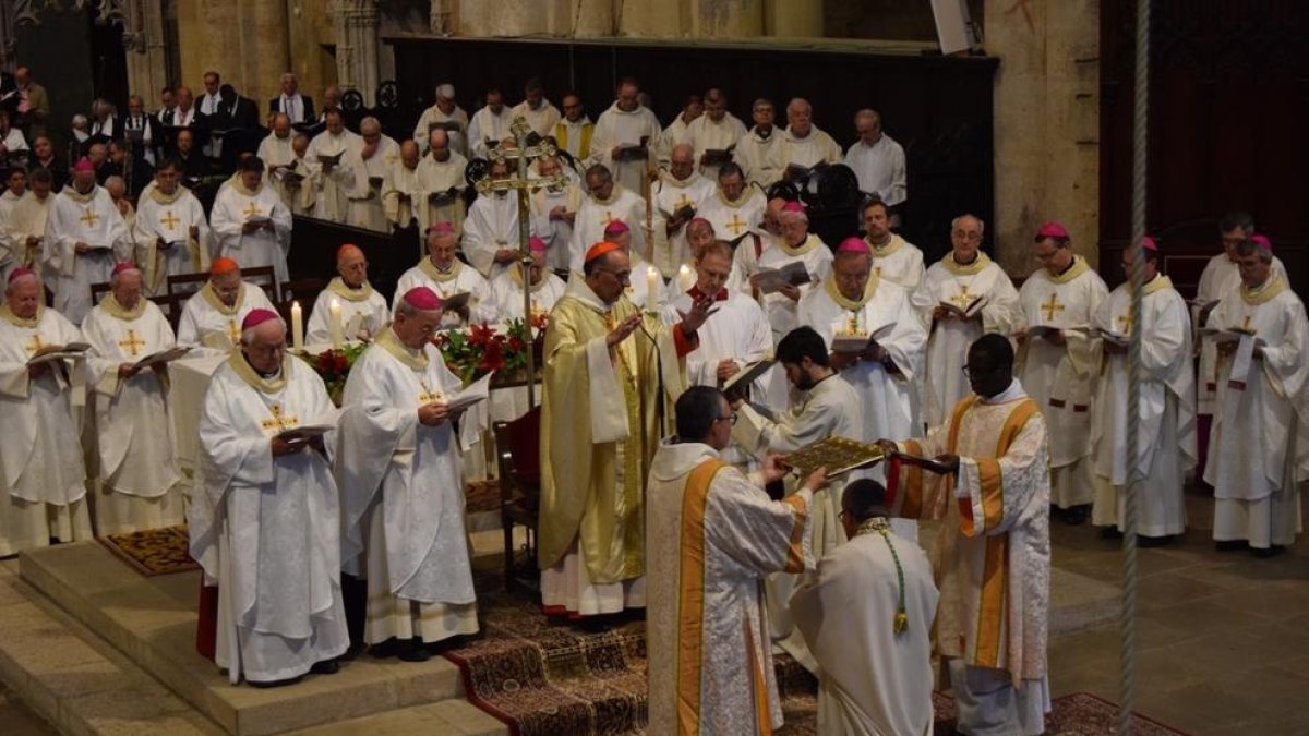 La Catedral s'omple per donar la benvinguda a Monsenyor Joan Planellas
