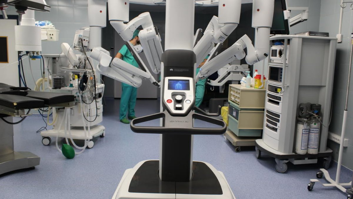 El hospital Joan XXIII supera las 50 intervenciones quirúrgicas con el nuevo robot da Vinci Xi